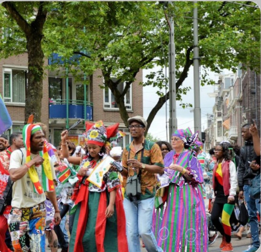 Bigi Spikri parade in the streets